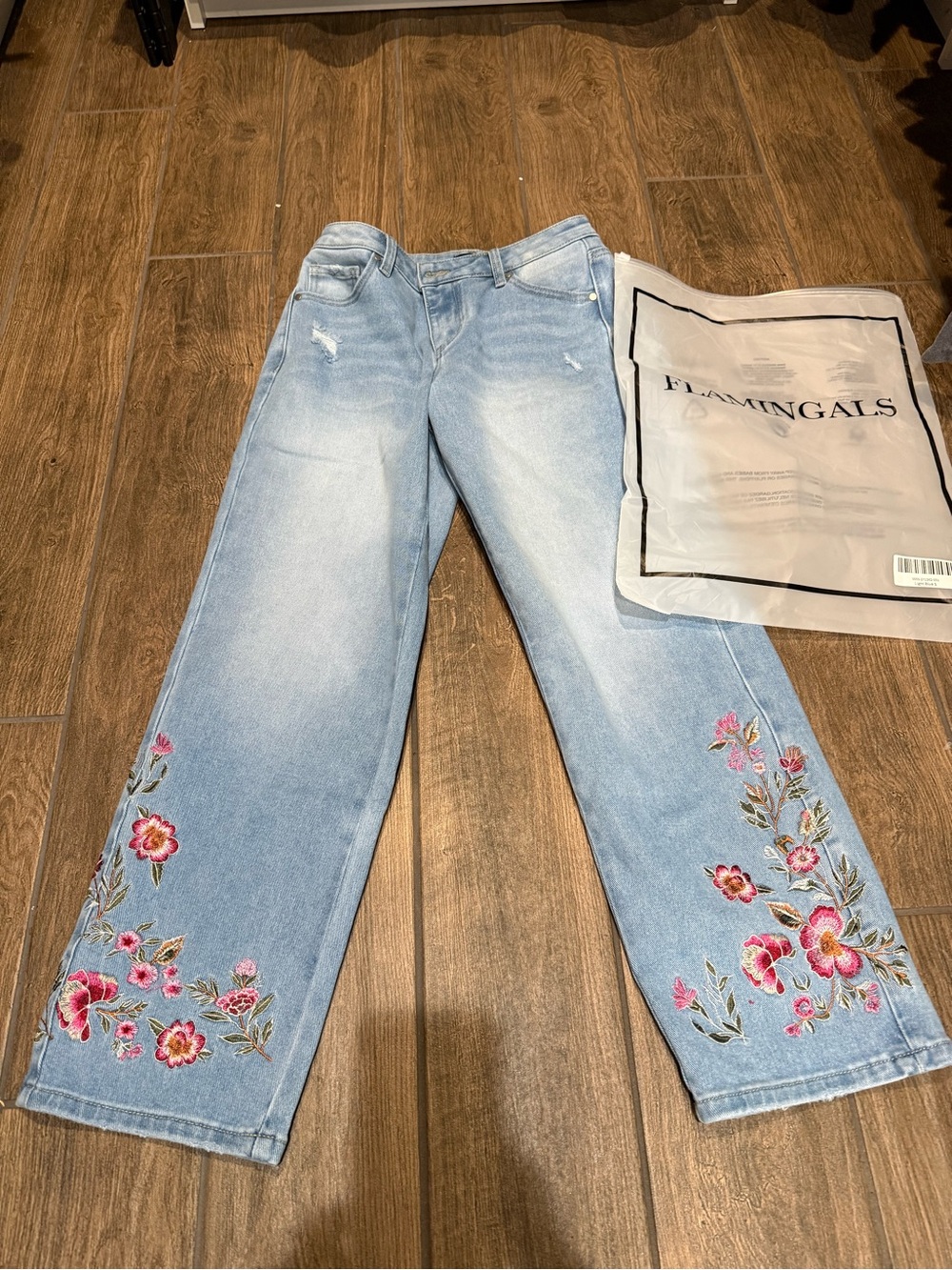 Embroidered Light Blue Cropped Jeans
